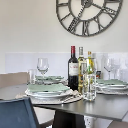 Elegant 2 Bedroom Apartment, Valley Views Karp1-7 *